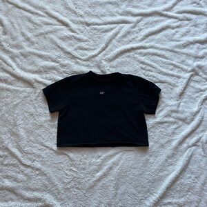 set active black cropped t